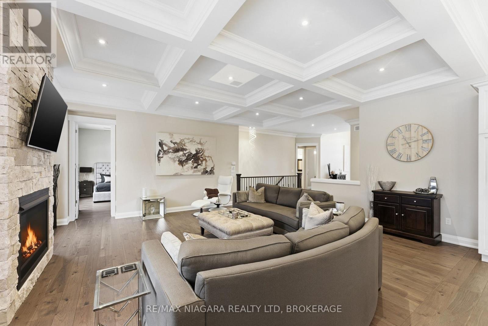 34 Angels Drive, Niagara-On-The-Lake (St. Davids), ON - Indoor Photo Showing Living Room With Fireplace