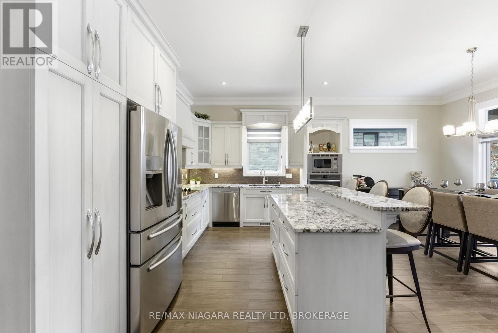 34 Angels Drive, Niagara-On-The-Lake (St. Davids), ON - Indoor Photo Showing Kitchen With Upgraded Kitchen