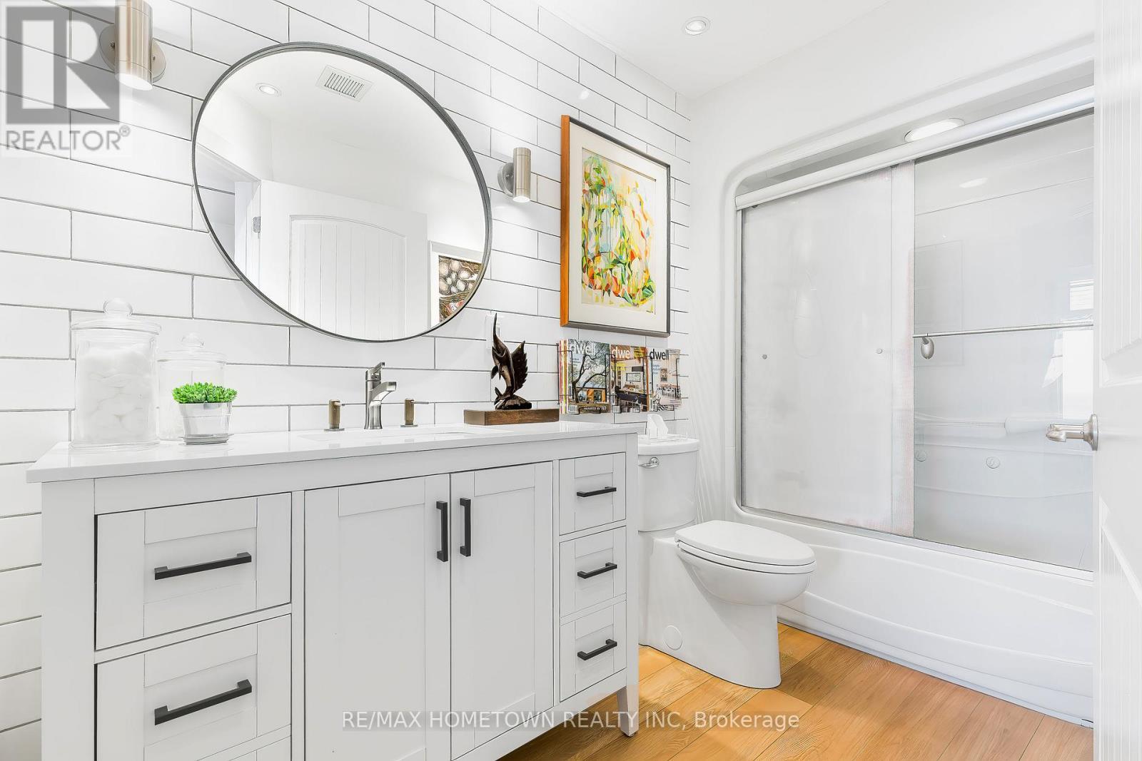 1205 - 15 St Andrew Street, Brockville, ON - Indoor Photo Showing Bathroom