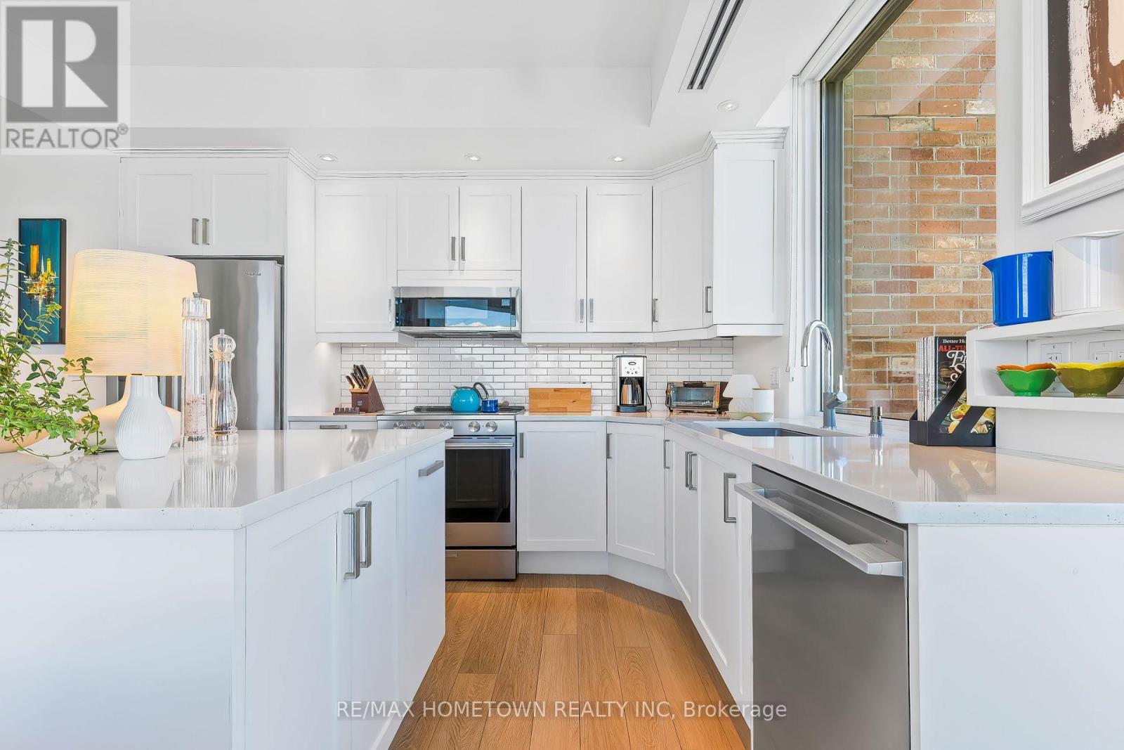 1205 - 15 St Andrew Street, Brockville, ON - Indoor Photo Showing Kitchen With Upgraded Kitchen