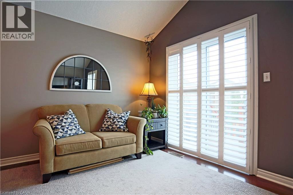 7 Gibb Street, Cambridge, ON - Indoor Photo Showing Living Room