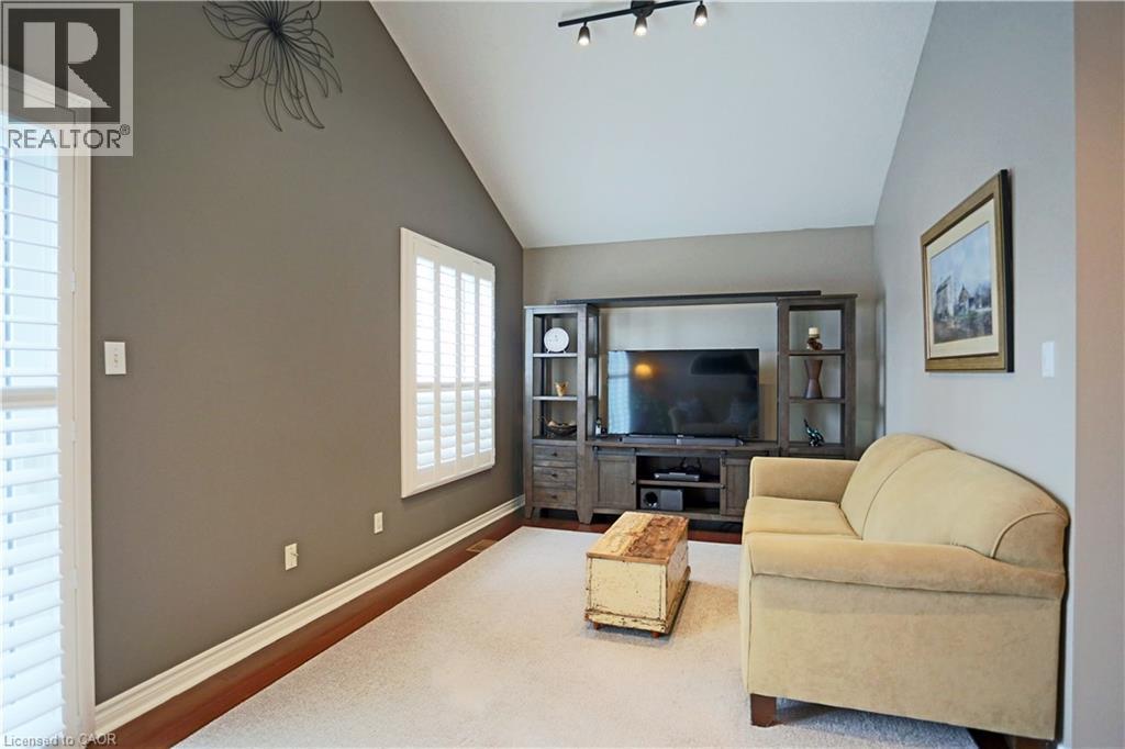 7 Gibb Street, Cambridge, ON - Indoor Photo Showing Living Room