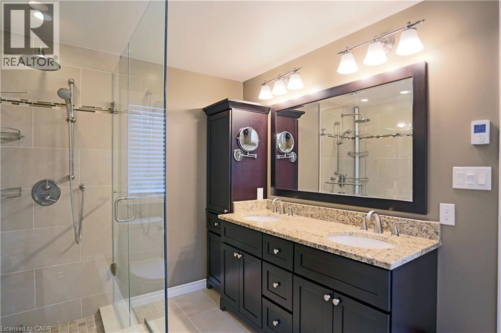 7 Gibb Street, Cambridge, ON - Indoor Photo Showing Bathroom