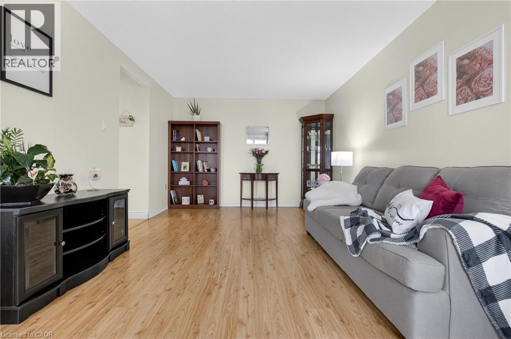 Living - 200 Jamieson Parkway Unit# 606, Cambridge, ON - Indoor Photo Showing Living Room