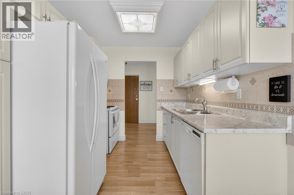 Kitchen - 200 Jamieson Parkway Unit# 606, Cambridge, ON - Indoor Photo Showing Kitchen With Double Sink