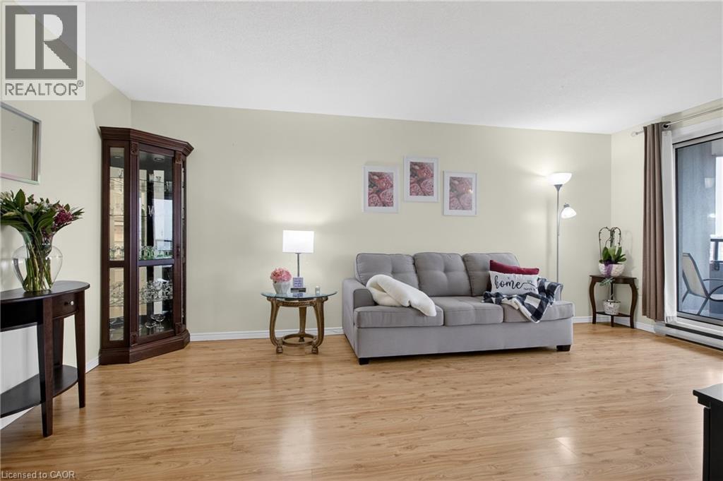 Living - 200 Jamieson Parkway Unit# 606, Cambridge, ON - Indoor Photo Showing Living Room