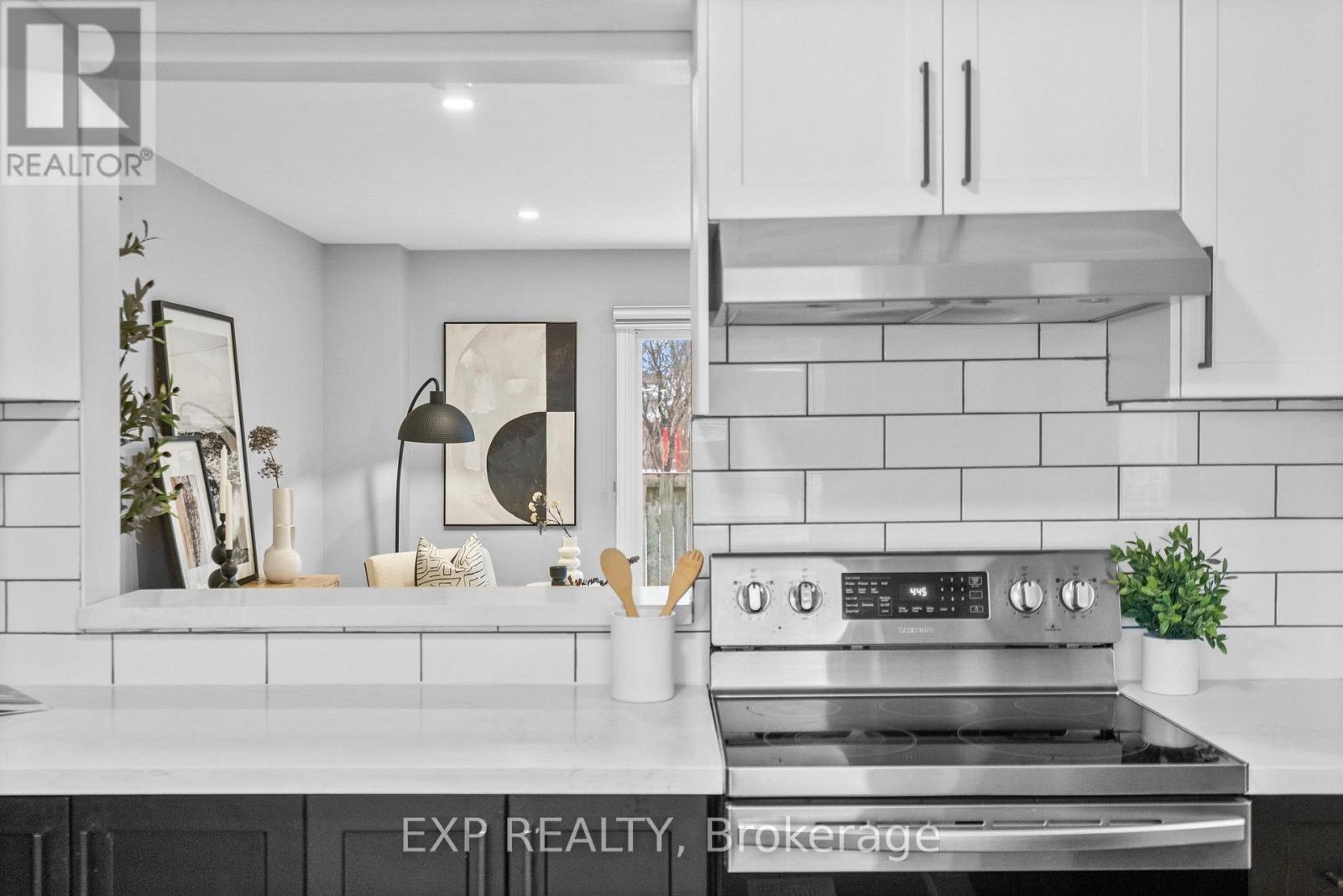 641 Woodward Avenue, Milton, ON - Indoor Photo Showing Kitchen
