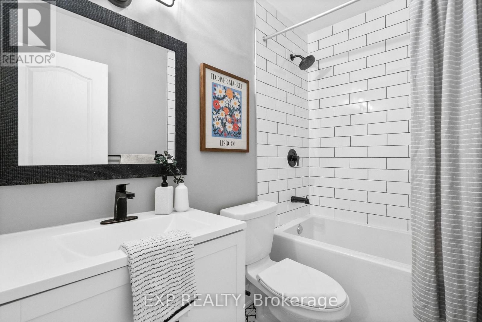 641 Woodward Avenue, Milton, ON - Indoor Photo Showing Bathroom