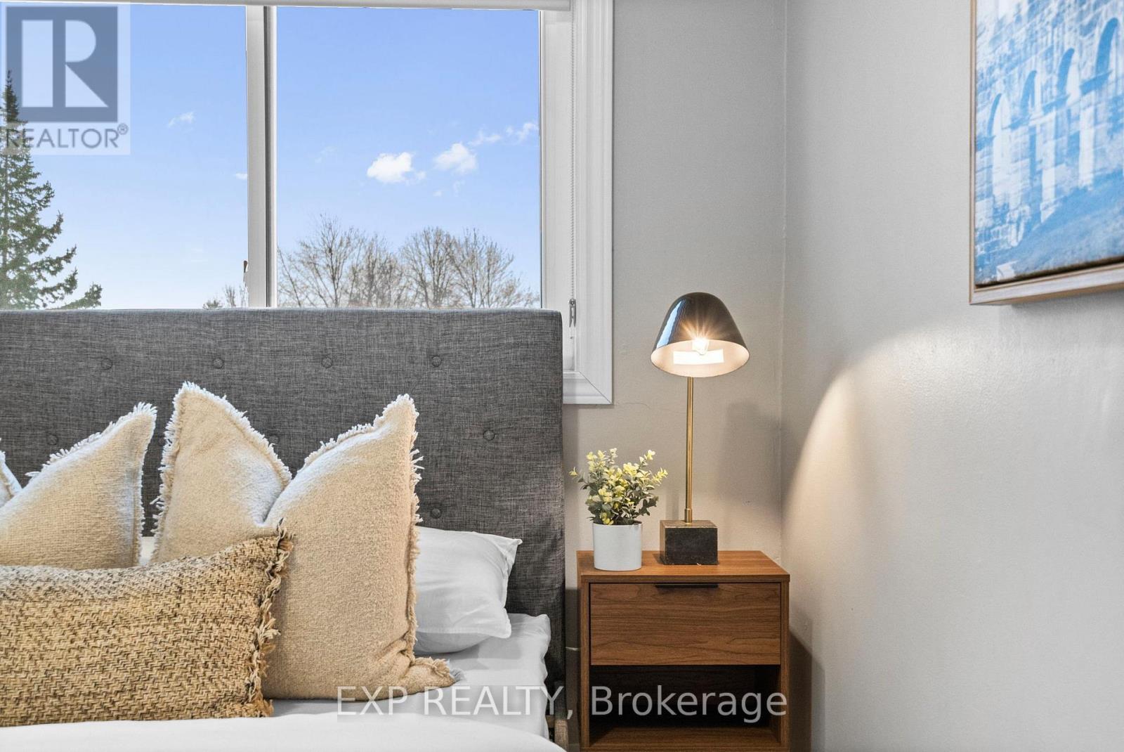 641 Woodward Avenue, Milton, ON - Indoor