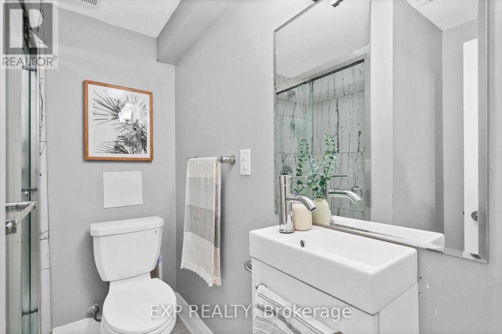 641 Woodward Avenue, Milton, ON - Indoor Photo Showing Bathroom