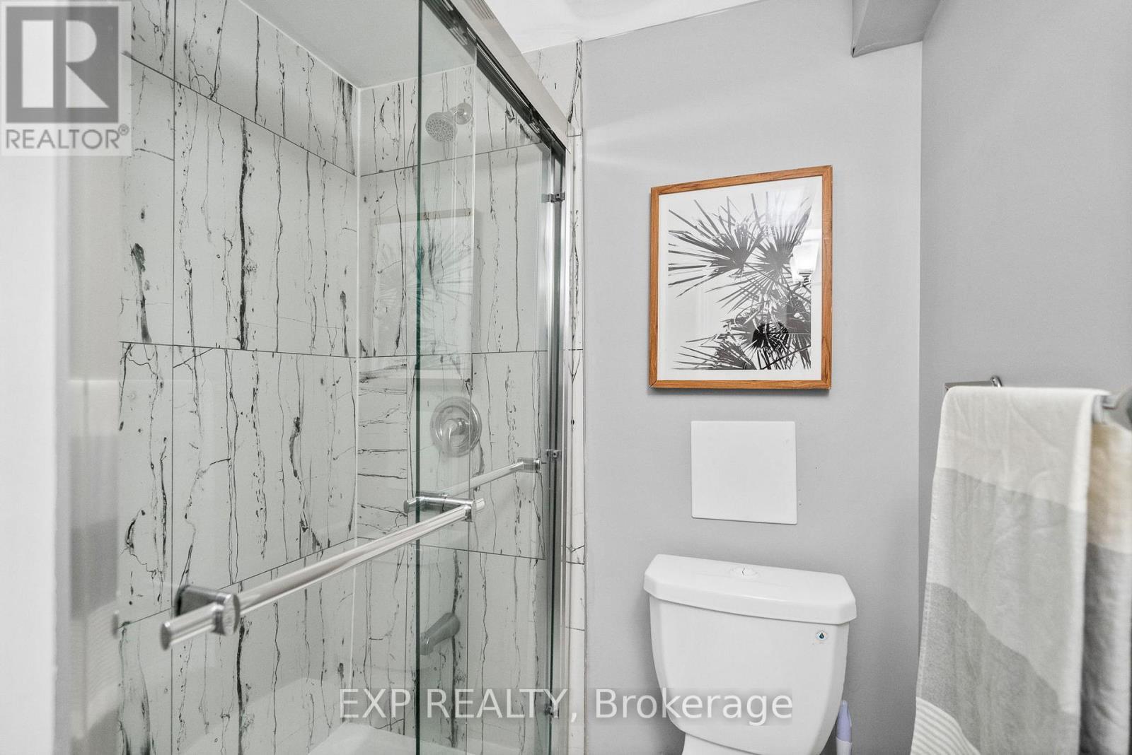 641 Woodward Avenue, Milton, ON - Indoor Photo Showing Bathroom