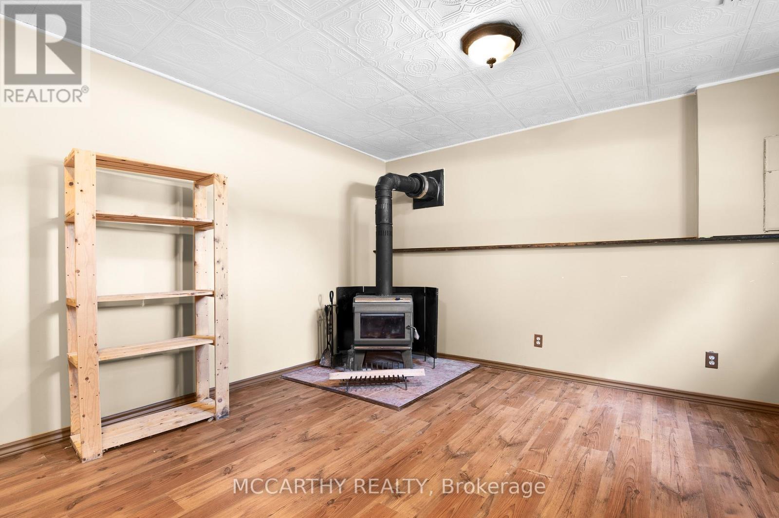 380 Main Street W, Southgate, ON - Indoor With Fireplace