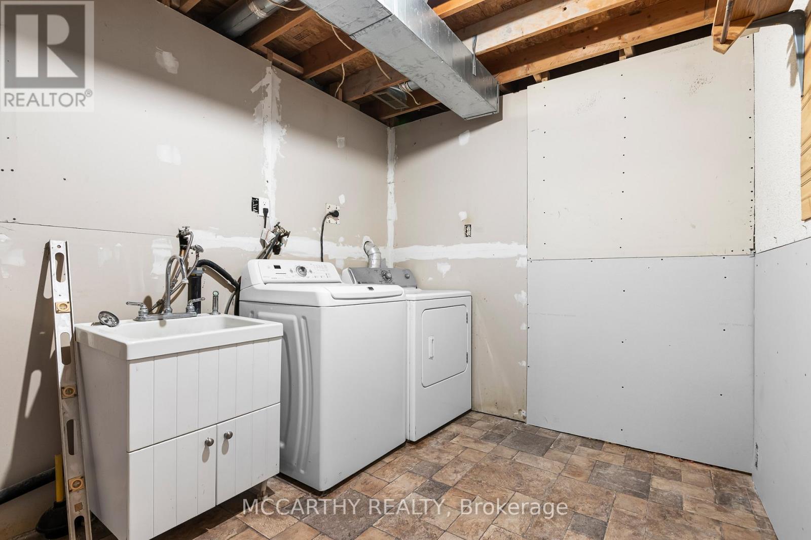 380 Main Street W, Southgate, ON - Indoor Photo Showing Laundry Room