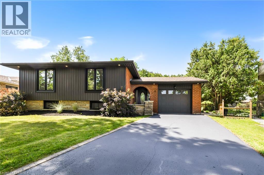 9 Ventnor Court, Brantford, ON - Outdoor