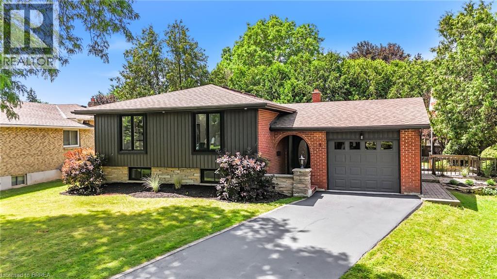 9 Ventnor Court, Brantford, ON - Outdoor