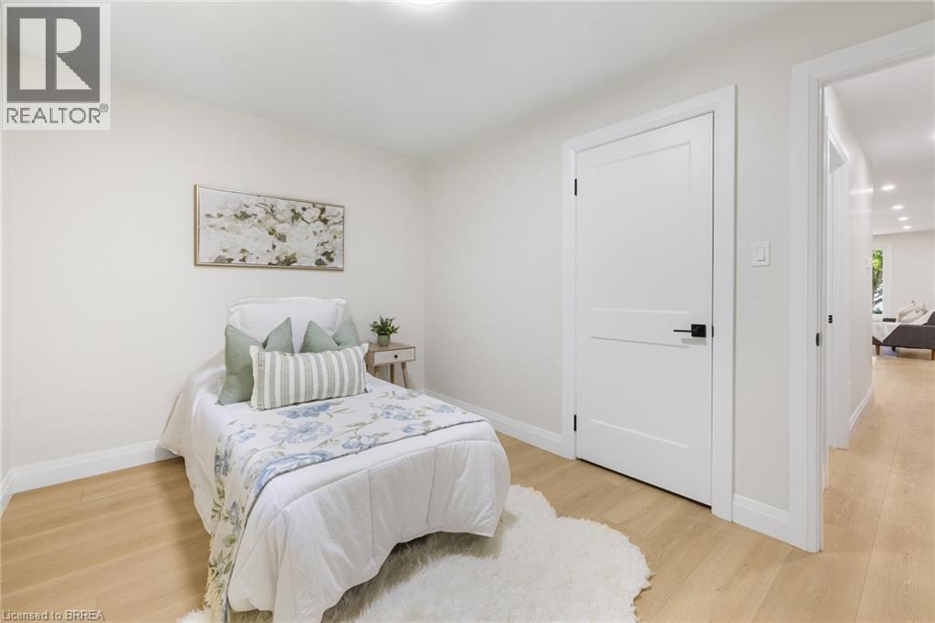 9 Ventnor Court, Brantford, ON - Indoor Photo Showing Bedroom