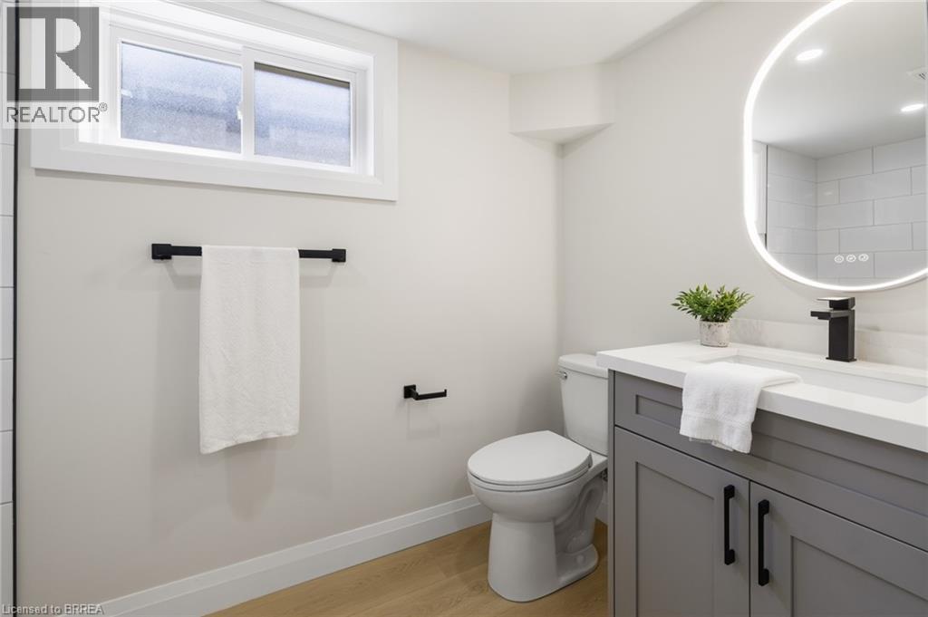 9 Ventnor Court, Brantford, ON - Indoor Photo Showing Bathroom