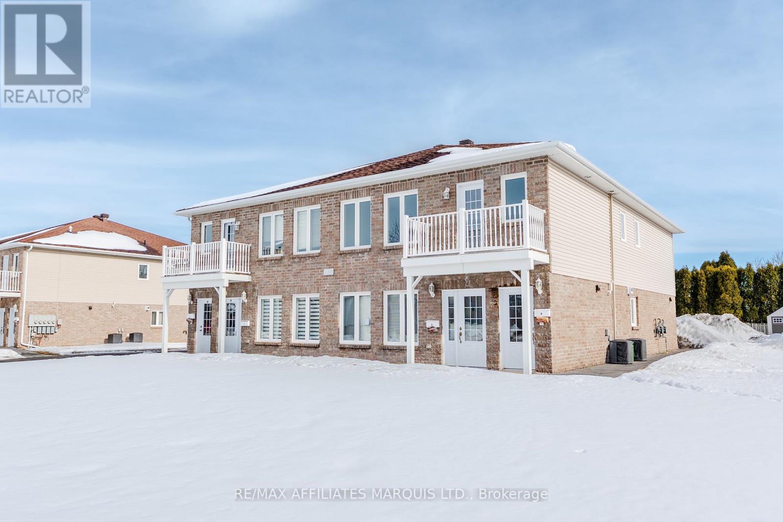 Fourplex - 1107 Gretchen Court, Cornwall, ON - Outdoor