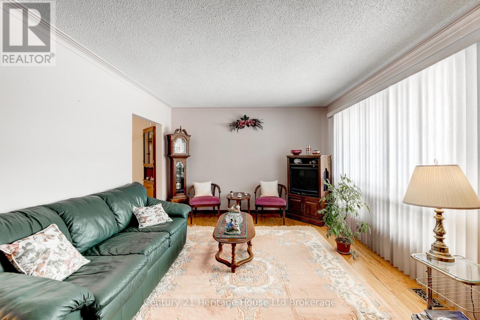 584452 Beachville Road, South-West Oxford (Beachville), ON - Indoor Photo Showing Living Room