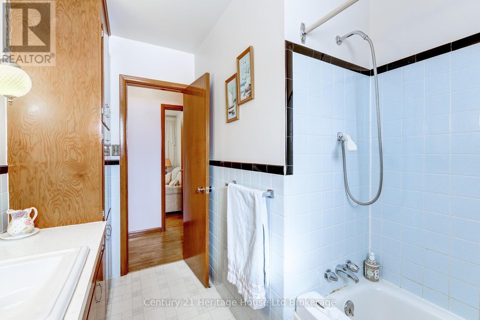 584452 Beachville Road, South-West Oxford (Beachville), ON - Indoor Photo Showing Bathroom