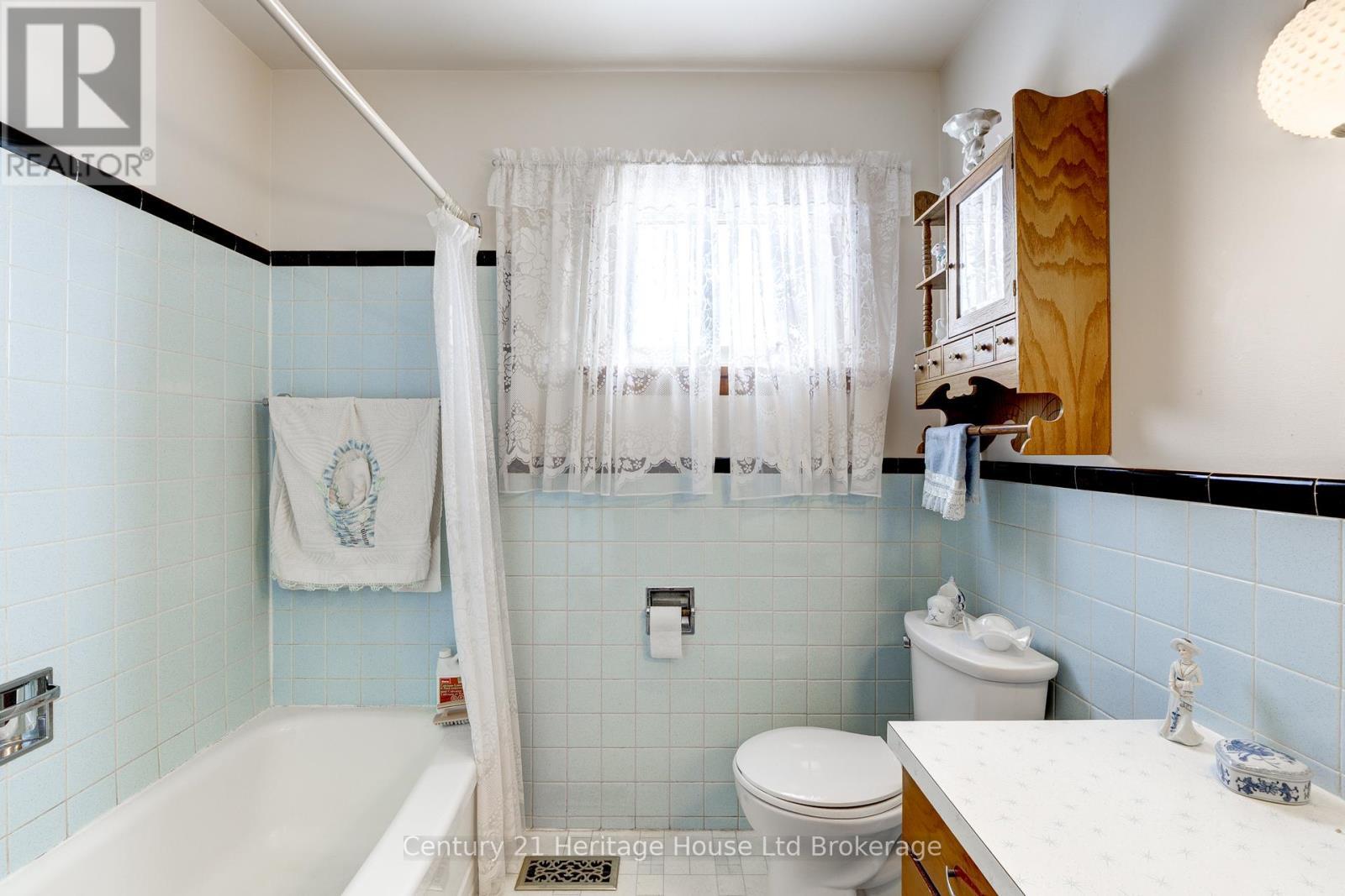 584452 Beachville Road, South-West Oxford (Beachville), ON - Indoor Photo Showing Bathroom