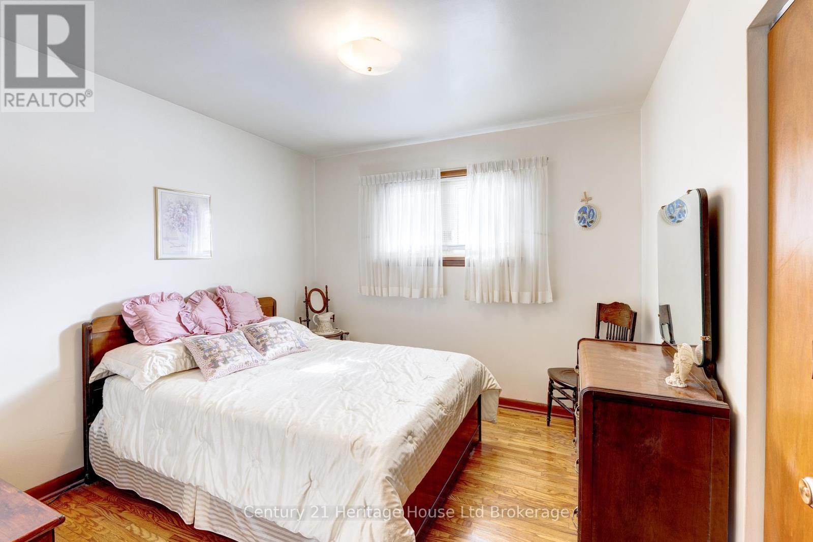 584452 Beachville Road, South-West Oxford (Beachville), ON - Indoor Photo Showing Bedroom