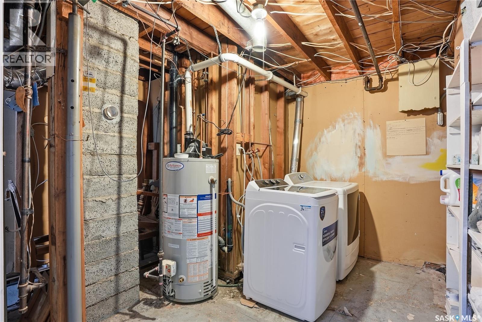 806 7Th Street E, Saskatoon, SK - Indoor Photo Showing Laundry Room