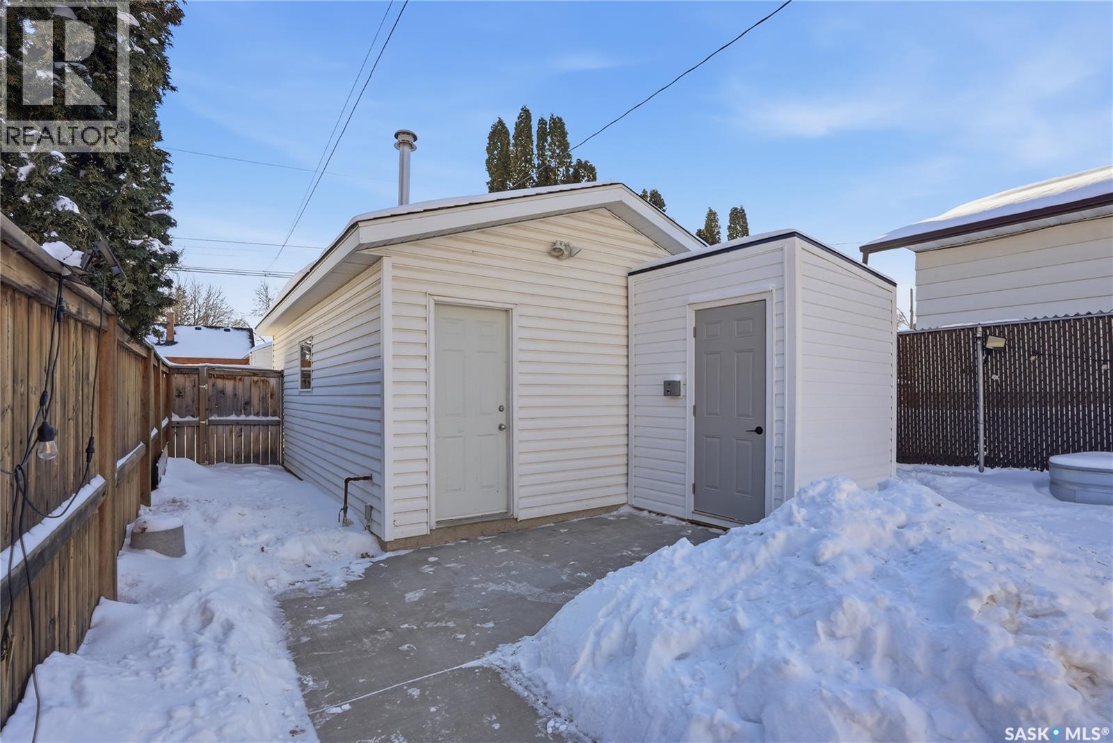 806 7Th Street E, Saskatoon, SK - Outdoor With Exterior