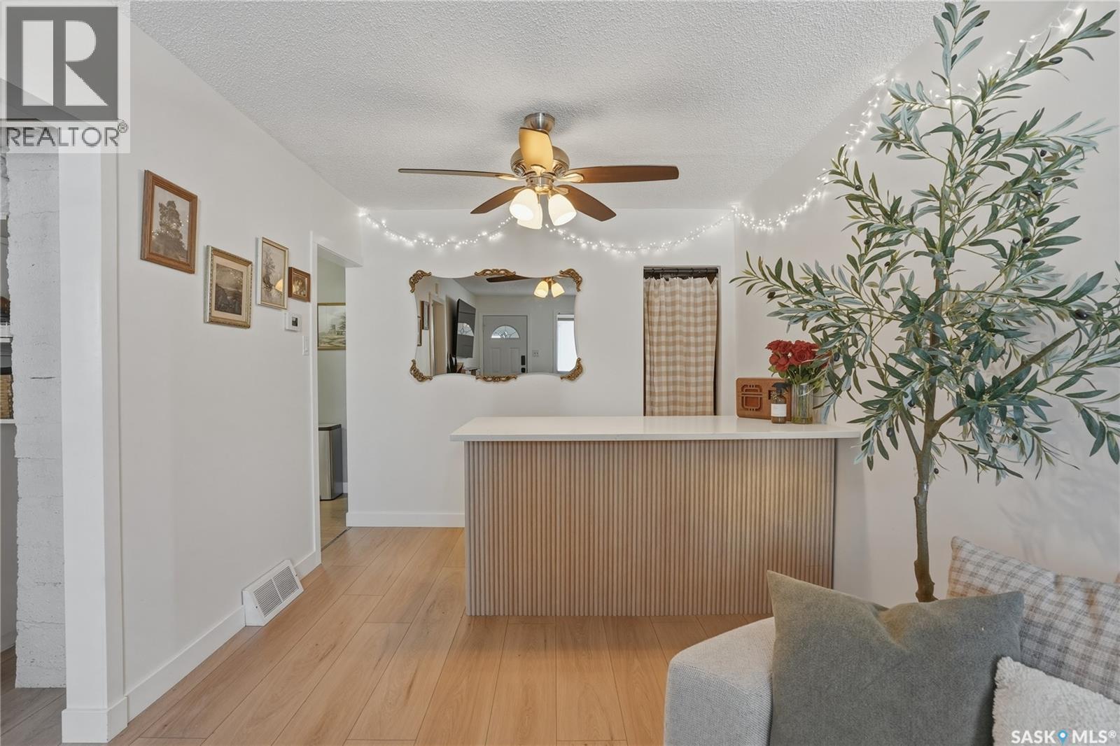 806 7Th Street E, Saskatoon, SK - Indoor