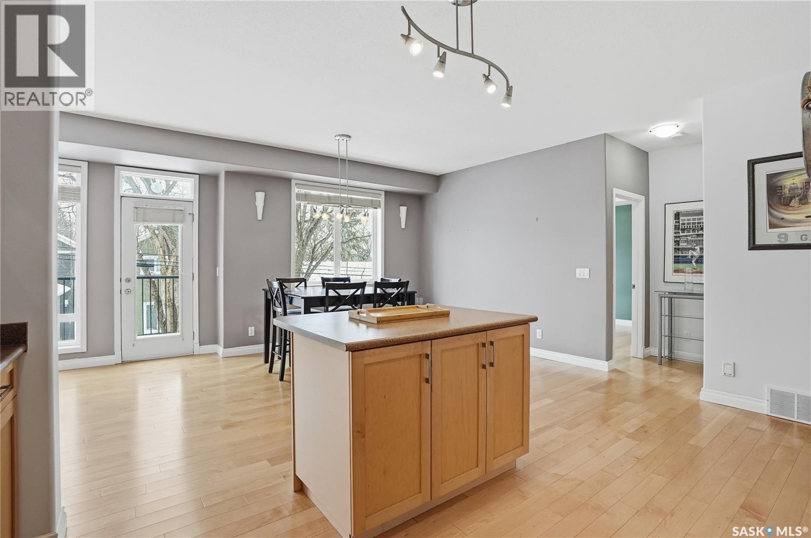 202 311 Clarence Avenue S, Saskatoon, SK - Indoor