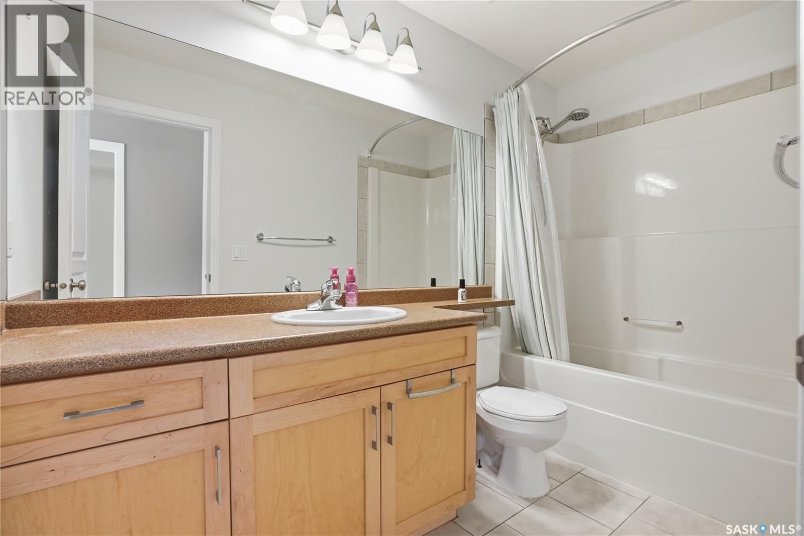 202 311 Clarence Avenue S, Saskatoon, SK - Indoor Photo Showing Bathroom