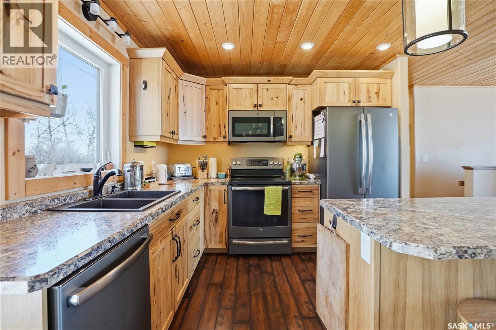 Albus Acreage, Corman Park Rm No. 344, SK - Indoor Photo Showing Kitchen With Stainless Steel Kitchen With Double Sink With Upgraded Kitchen