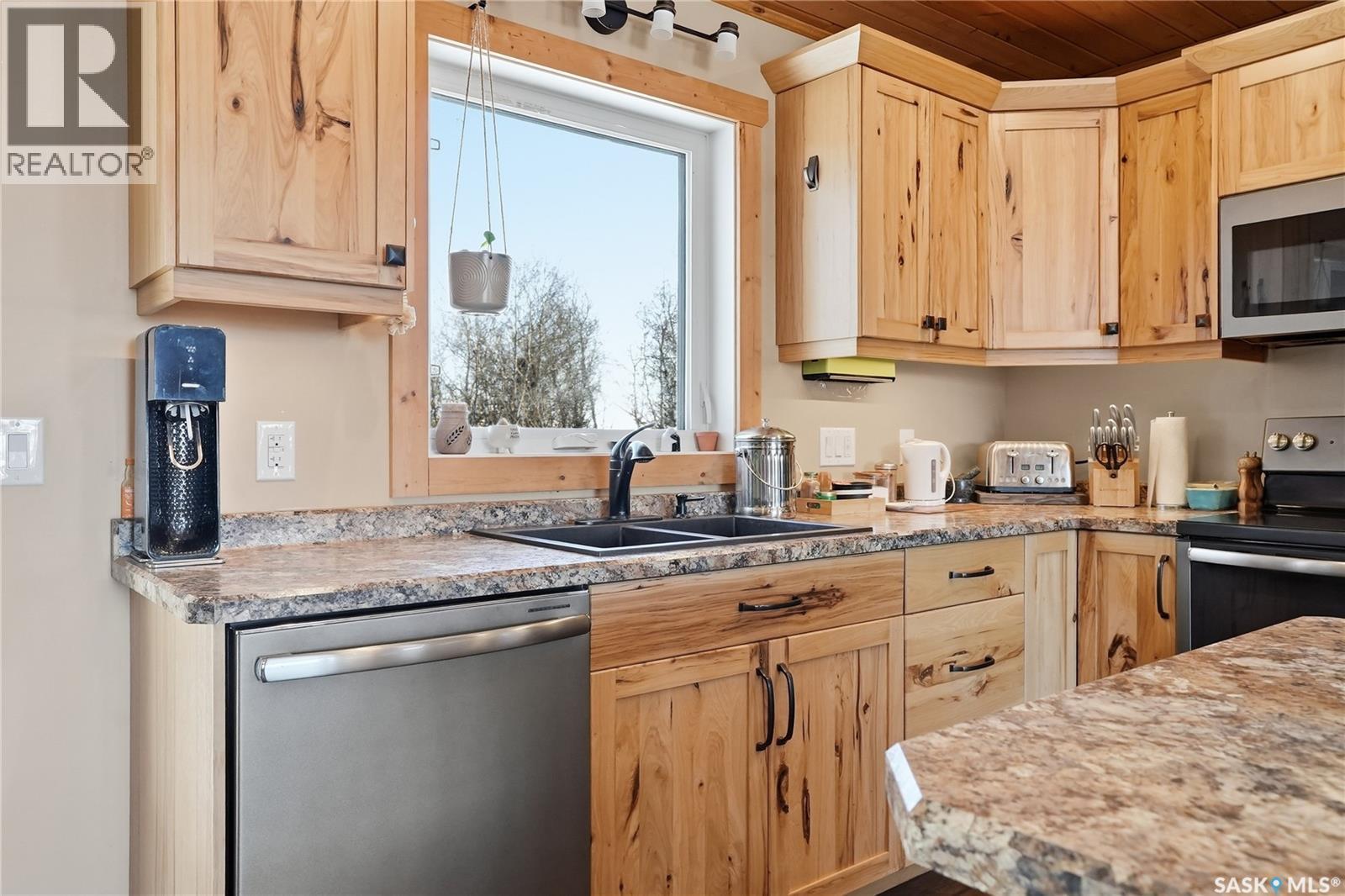 Albus Acreage, Corman Park Rm No. 344, SK - Indoor Photo Showing Kitchen With Double Sink