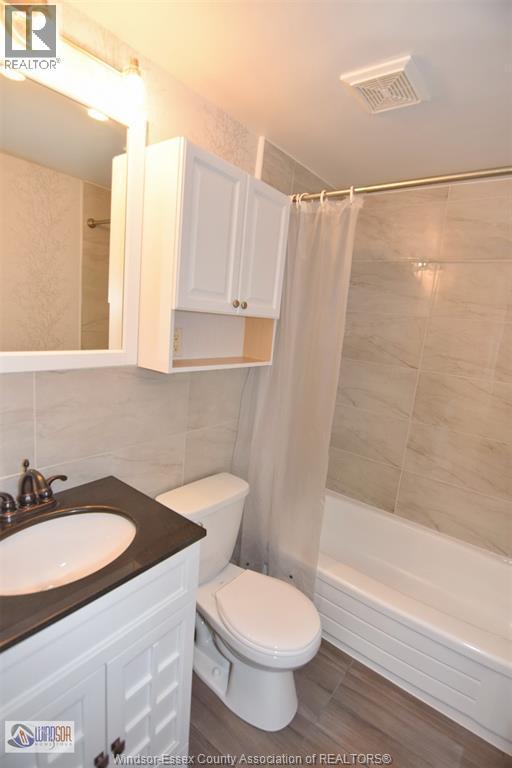 6278 Thornberry Crescent Unit# 501, Windsor, ON - Indoor Photo Showing Bathroom