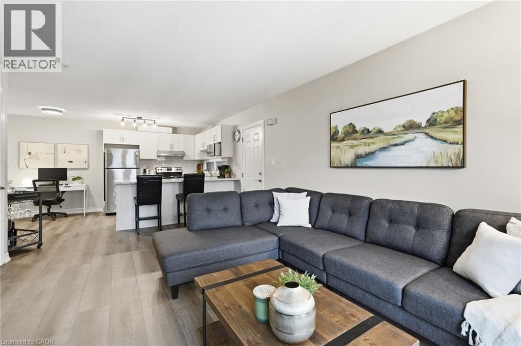 2040 Cleaver Avenue Unit# 315, Burlington, ON - Indoor Photo Showing Living Room