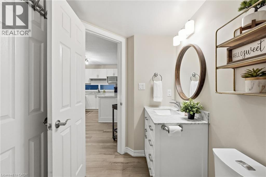 2040 Cleaver Avenue Unit# 315, Burlington, ON - Indoor Photo Showing Bathroom