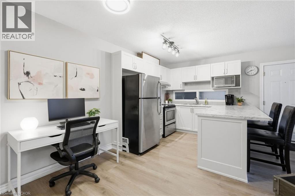 2040 Cleaver Avenue Unit# 315, Burlington, ON - Indoor Photo Showing Kitchen