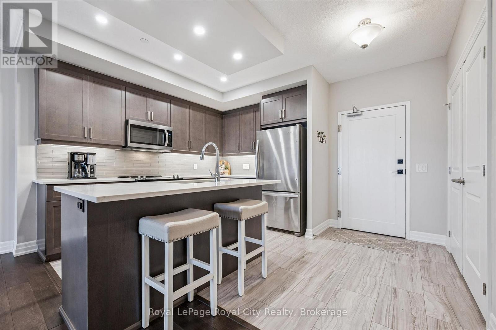 809 - 1880 Gordon Street, Guelph (Pineridge/Westminster Woods), ON - Indoor Photo Showing Kitchen With Upgraded Kitchen