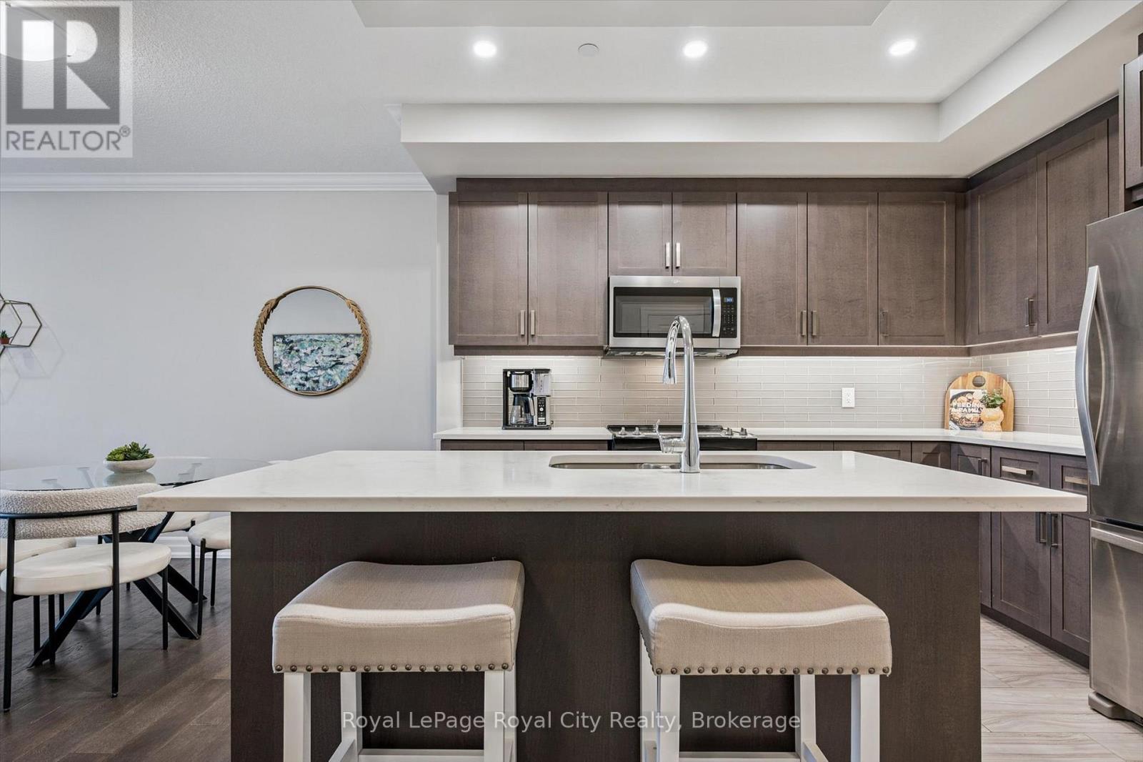 809 - 1880 Gordon Street, Guelph (Pineridge/Westminster Woods), ON - Indoor Photo Showing Kitchen With Upgraded Kitchen