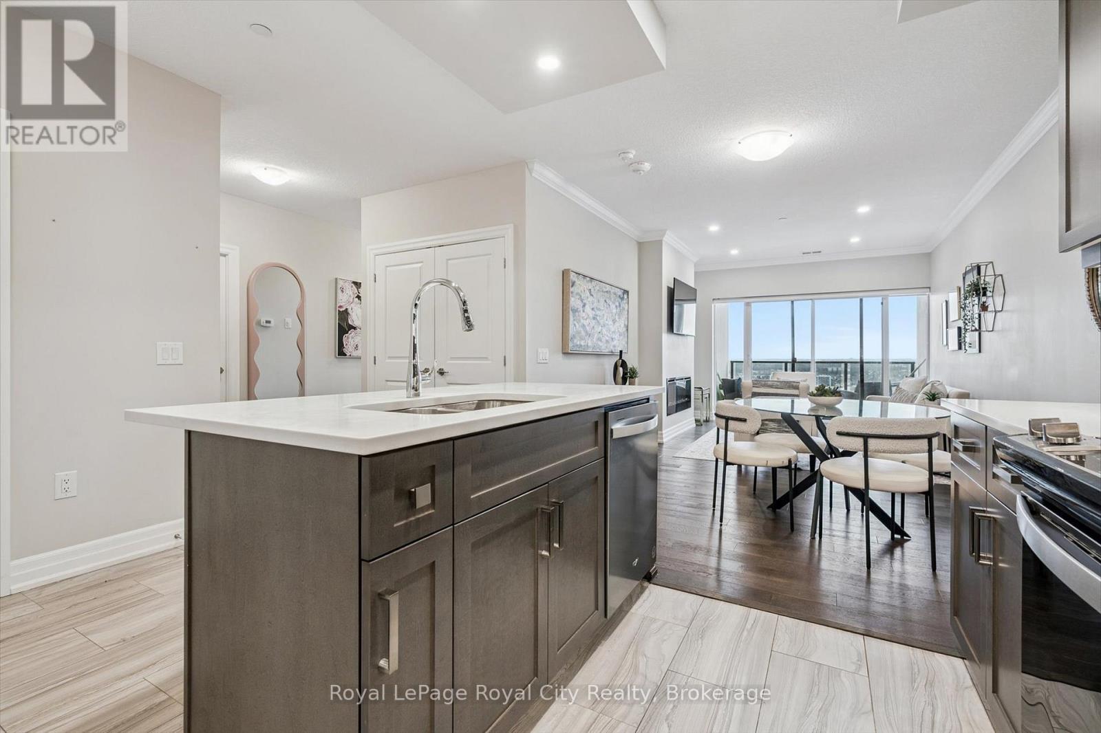 809 - 1880 Gordon Street, Guelph (Pineridge/Westminster Woods), ON - Indoor Photo Showing Kitchen With Upgraded Kitchen