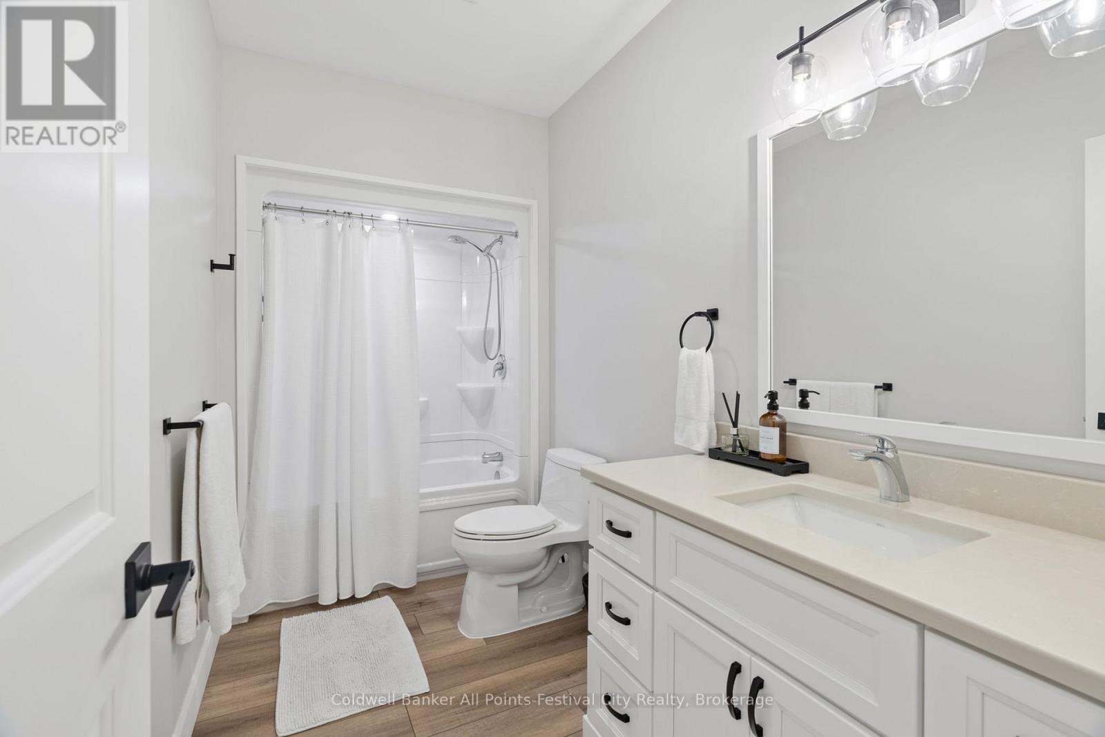 451 Woodridge Drive, Goderich (Goderich (Town)), ON - Indoor Photo Showing Bathroom