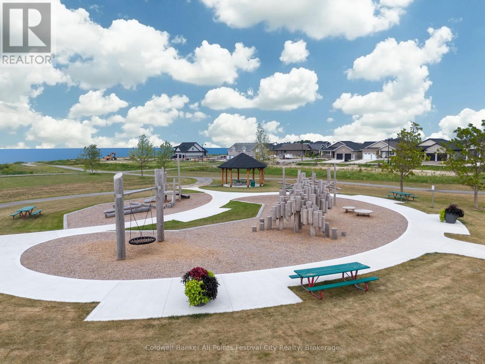 451 Woodridge Drive, Goderich (Goderich (Town)), ON - Outdoor With View