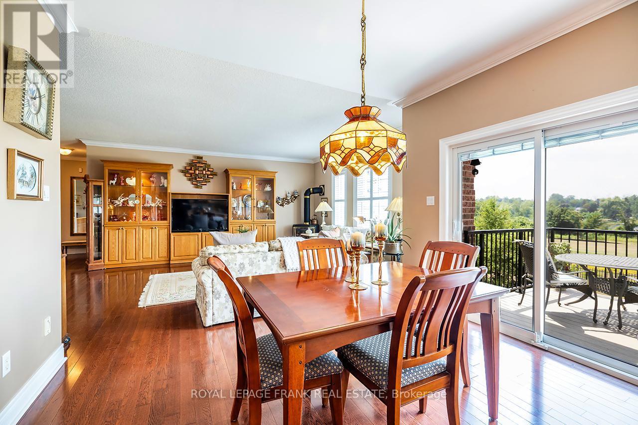 202 Southcrest Drive, Kawartha Lakes (Mariposa), ON - Indoor Photo Showing Dining Room
