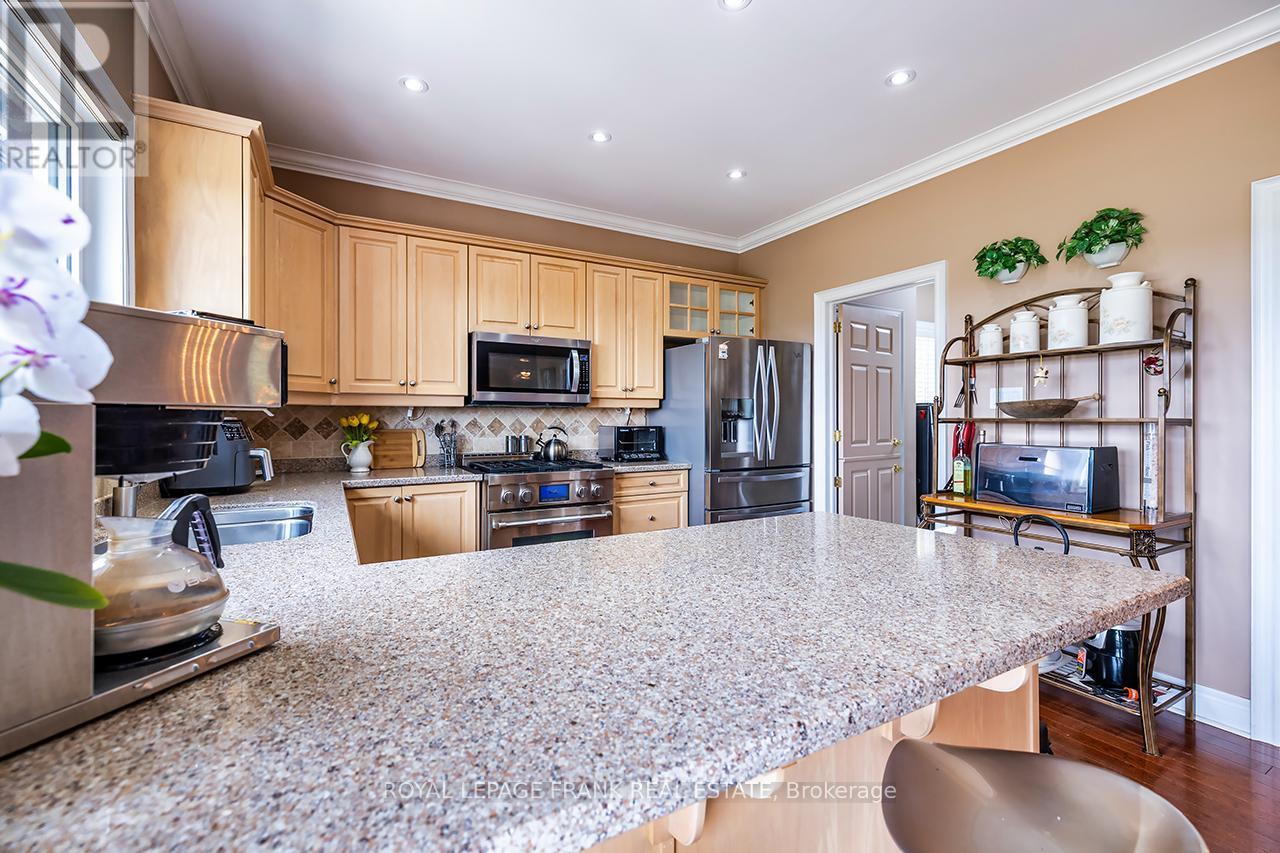 202 Southcrest Drive, Kawartha Lakes (Mariposa), ON - Indoor Photo Showing Kitchen With Double Sink