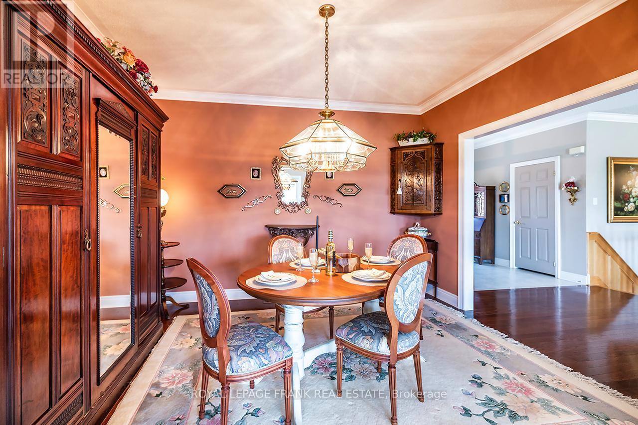 202 Southcrest Drive, Kawartha Lakes (Mariposa), ON - Indoor Photo Showing Dining Room
