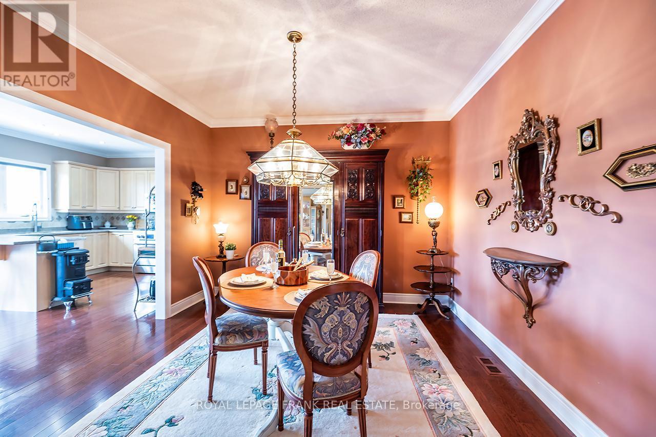 202 Southcrest Drive, Kawartha Lakes (Mariposa), ON - Indoor Photo Showing Dining Room