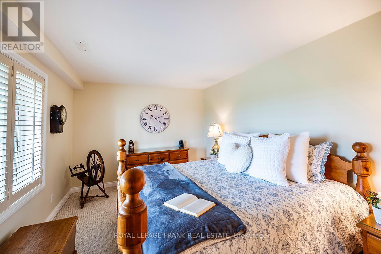 202 Southcrest Drive, Kawartha Lakes (Mariposa), ON - Indoor Photo Showing Bedroom