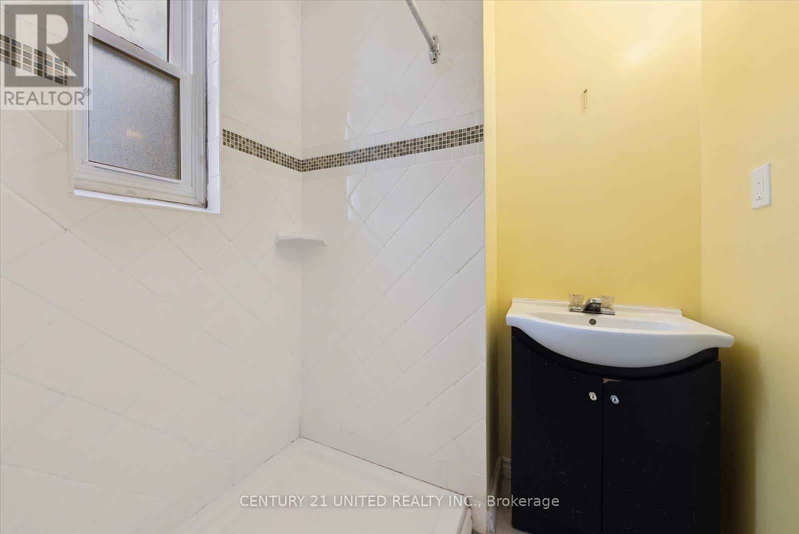 187 Stewart Street, Peterborough (Town Ward 3), ON - Indoor Photo Showing Bathroom