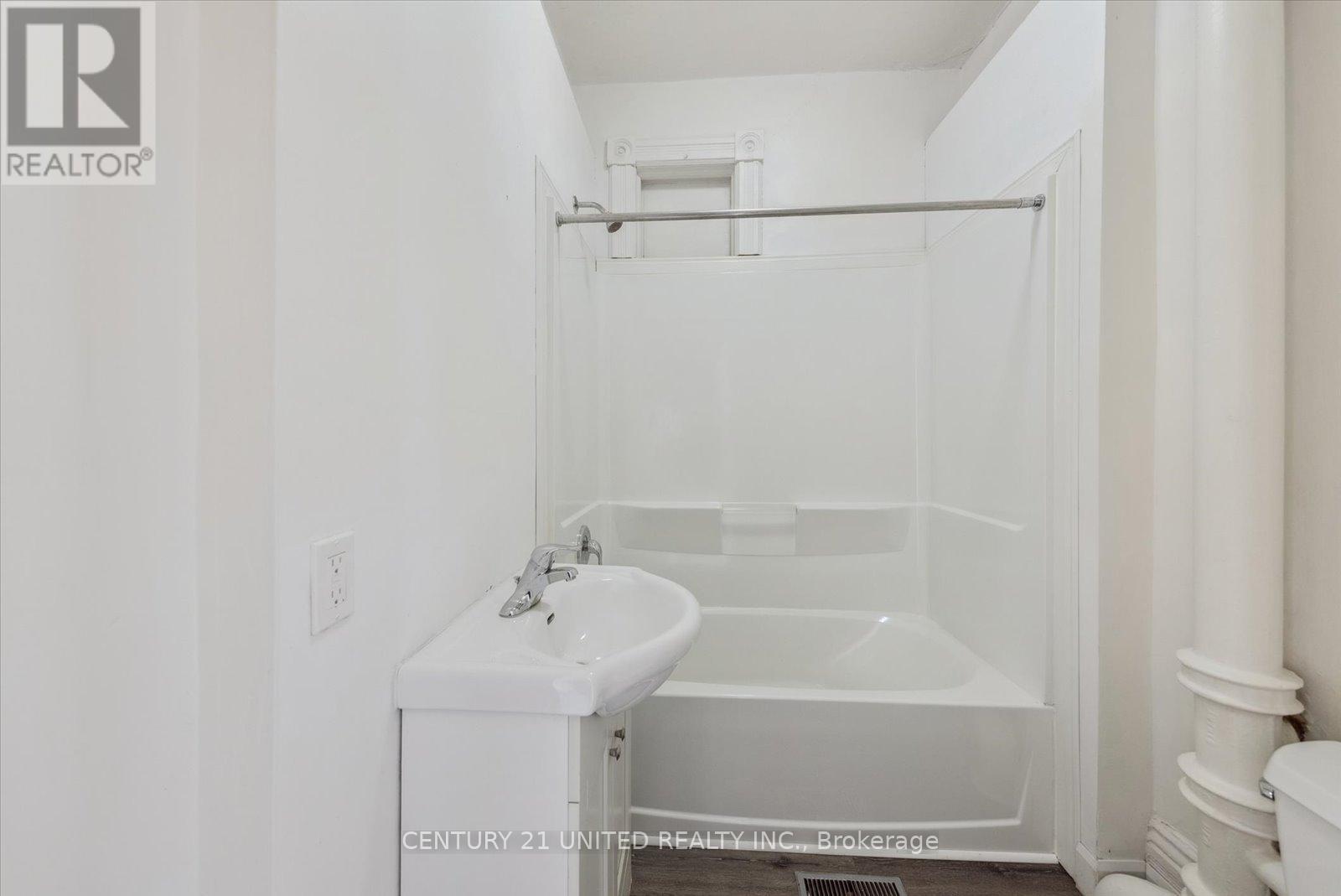 187 Stewart Street, Peterborough (Town Ward 3), ON - Indoor Photo Showing Bathroom