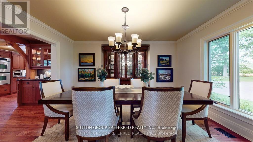 2909 Brigham Road, Middlesex Centre, ON - Indoor Photo Showing Dining Room